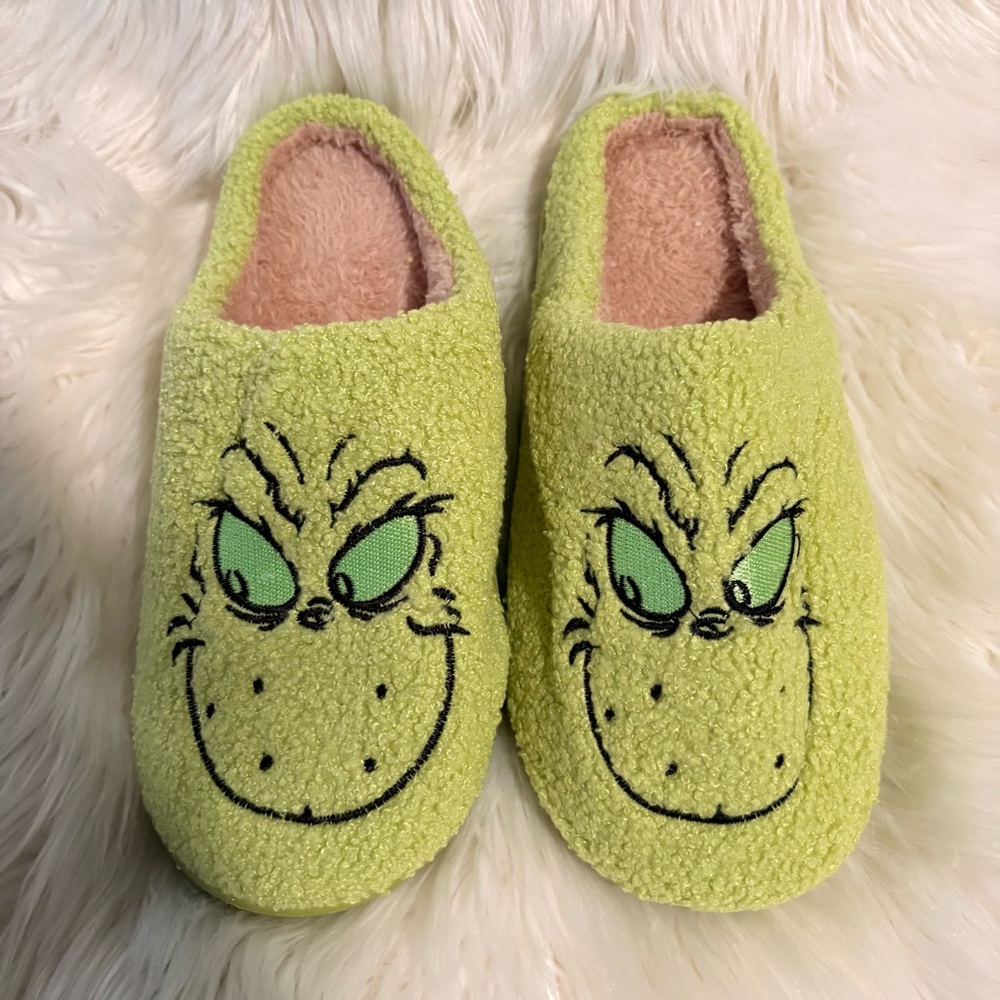 Green & Tan Grinch Slippers